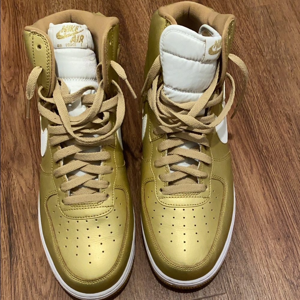 Nike Air Force 1 High LE “Metallic Gold”